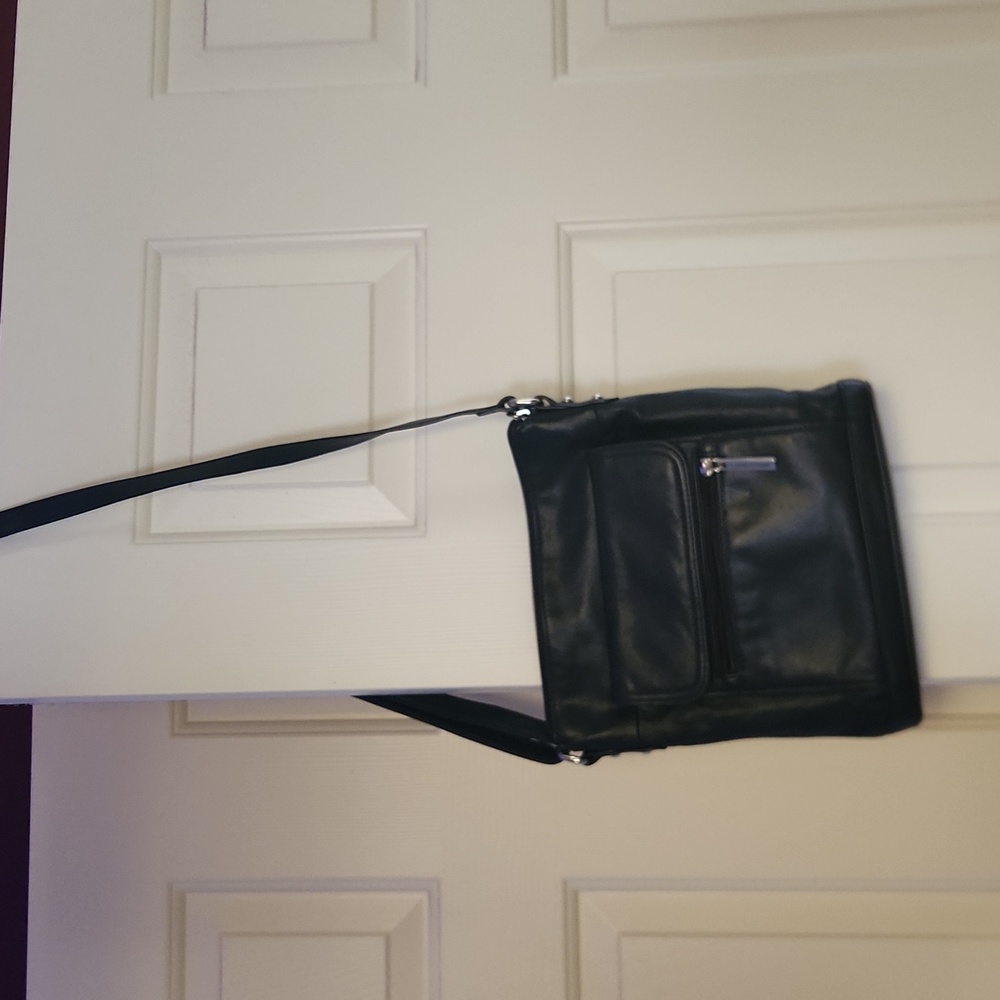 Black leather Giani Bernini purse